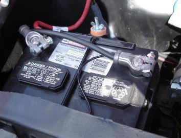 どのように車の場合電池は死んだ自分自身で何をすべきかをオープン