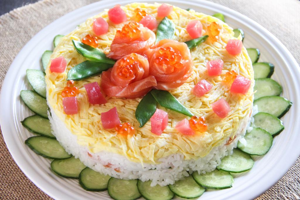 decoración de sushi de la torta