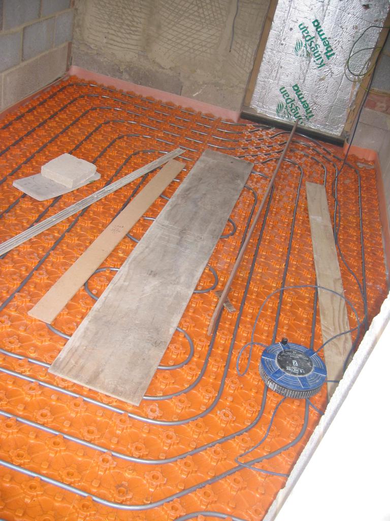 Preparing for screed floor heating