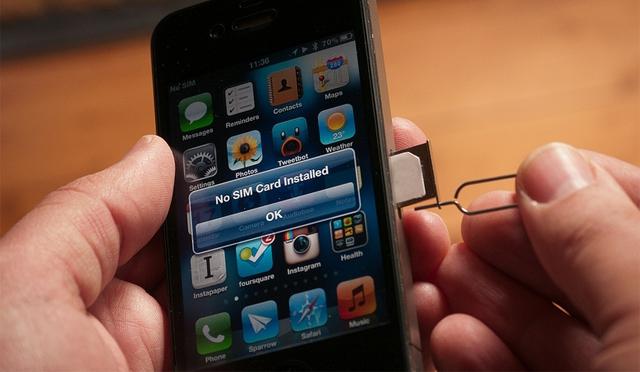 كيفية إزالة بطاقة SIM من أي فون 4
