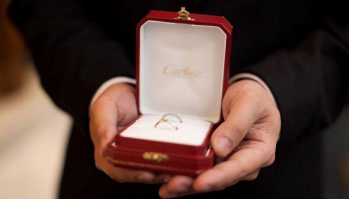 的订婚戒指Cartier