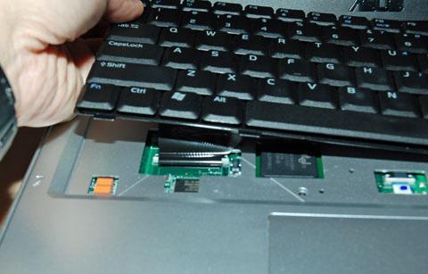Sustitución del teclado en la computadora portátil