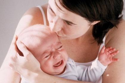 how to calm a crying newborn