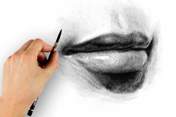 cómo pintar los labios con un lápiz
