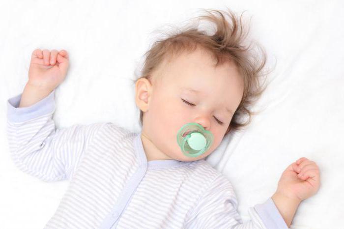warum das Kind schwitzt während des Schlafes 2 Jahre