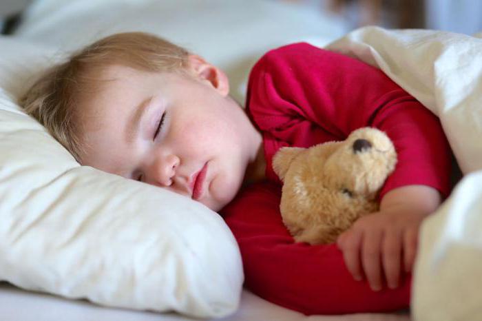 por que a criança transpira durante o sono de 1 ano
