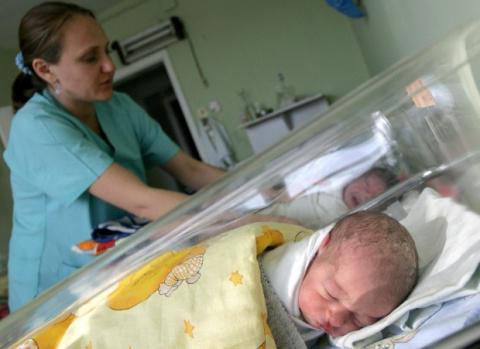 16 अस्पताल परिवार के बच्चे के जन्म के