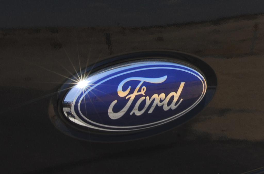 жапсырмалар логотипі форд