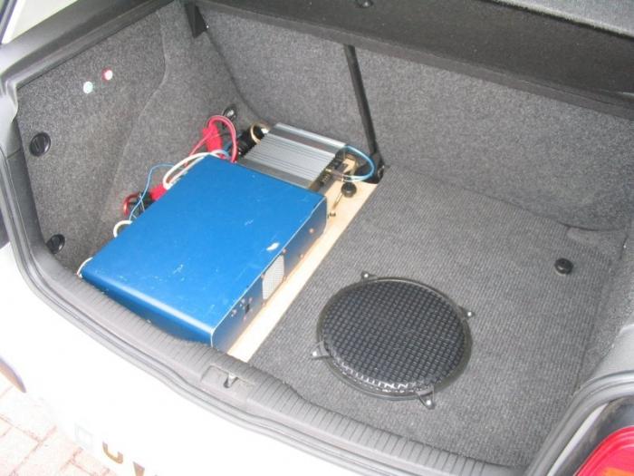 如何安装一个低音在车