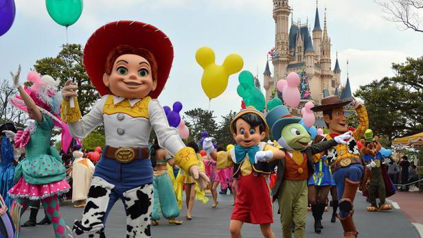 Disneyland in Tokio das größte Disneyland der Welt