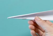 Wie man Flugzeuge aus Papier mit Ihren Händen?