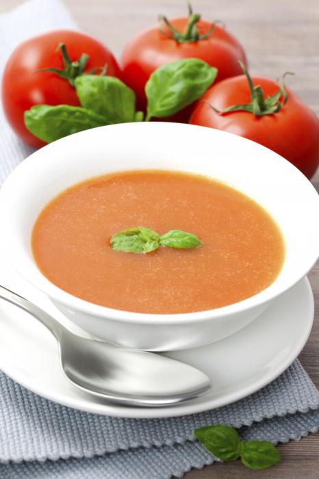 la sopa de кильки en томате