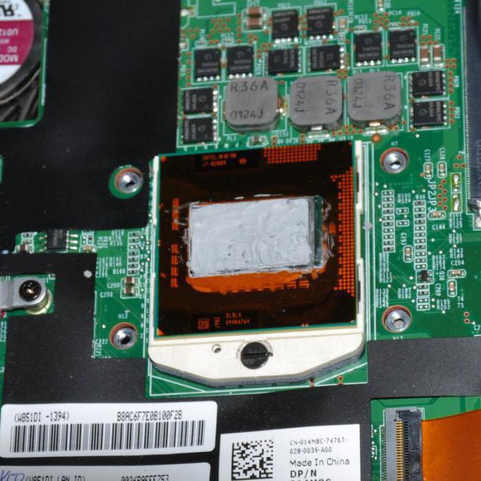 substituição термопрокладки em um laptop