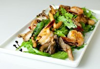 Salata karides ve mantarlı: en iyi yemek tarifleri