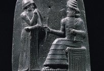 Wyryte na kamiennym słupie zasady: prawa króla Хаммурапи
