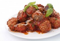 Meatballs in tomato sauce in the slow cooker. Simple recipes