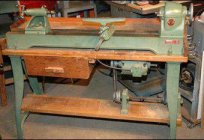 A máquina de madeira máquina de corte. Equipamentos para marcenaria