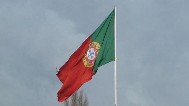 Wie sieht die Flagge von Portugal?