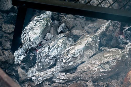 patates folyo, kömür ateşinde pişirilen