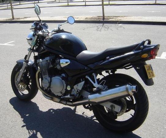 la motocicleta de suzuki bandit