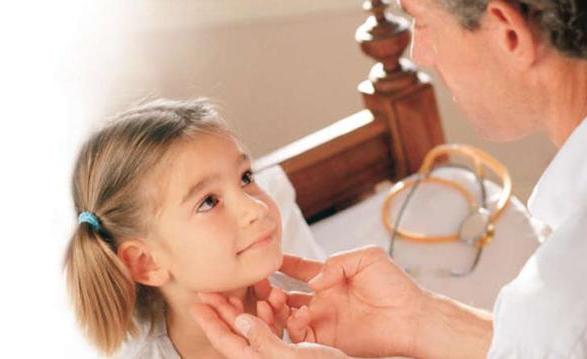 كيفية علاج التهاب الحلق عند الأطفال