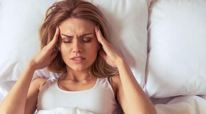 un fuerte dolor de cabeza y náuseas causas