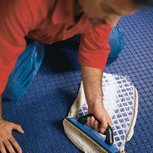 how to wipe the seams in the tile on the floor