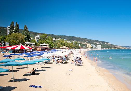 البحر الأسود الاسترخاء على الشاطئ الرملي