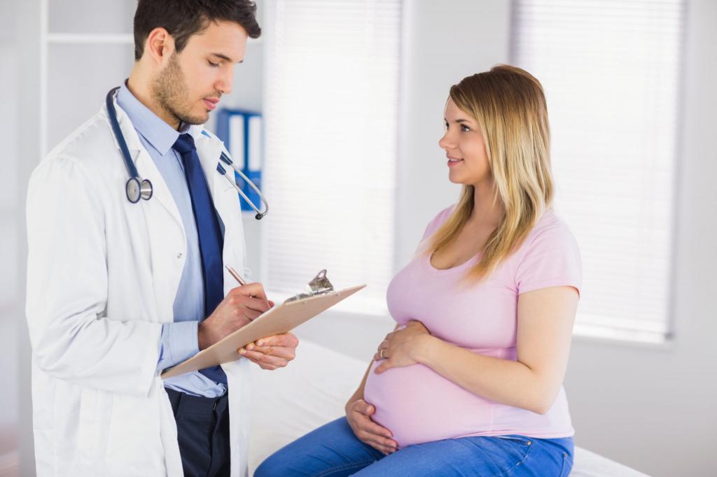 Hamile kız ve doktor