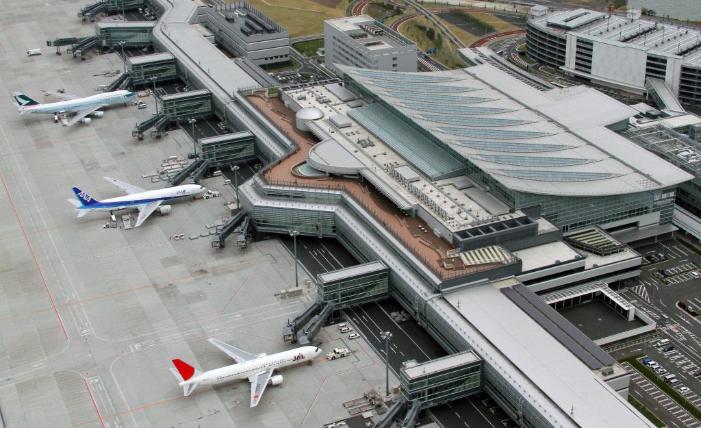 el aeropuerto de haneda, en tokio