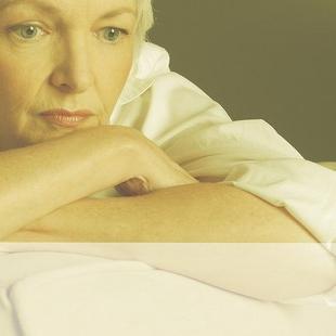 what are hot flashes in women