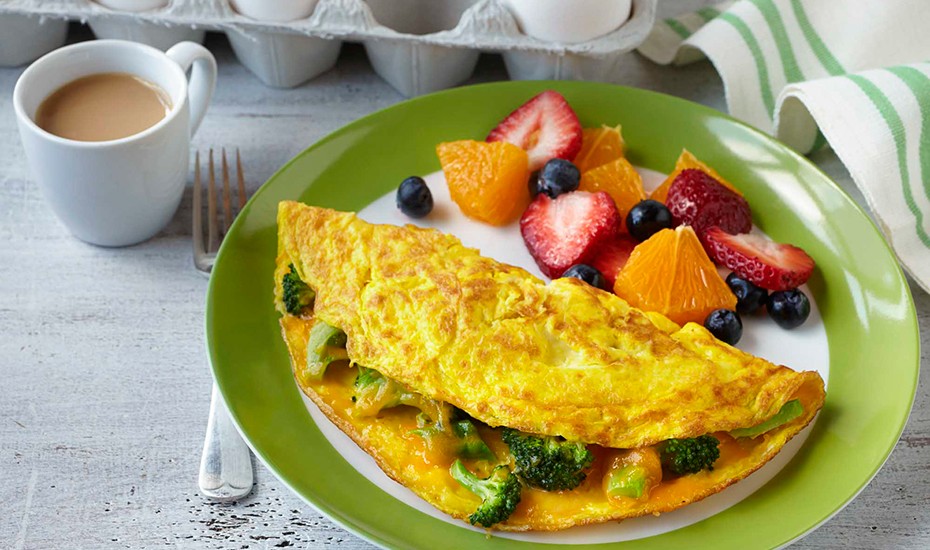 omelette with fruit