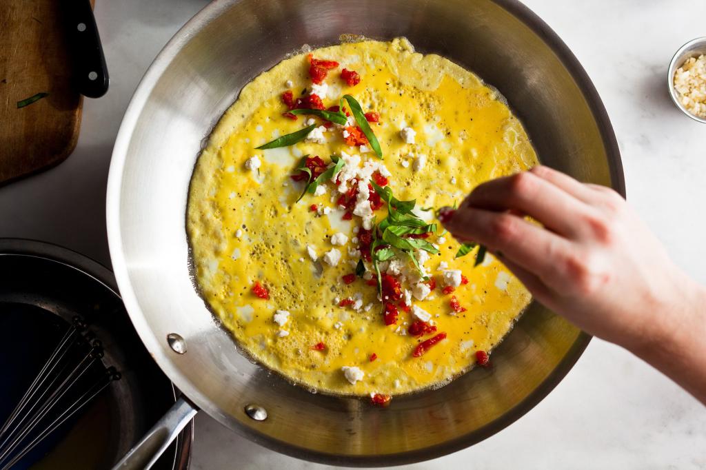 etapy przygotowania prostego omlet