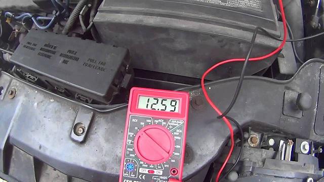 Normal tensão da bateria do carro