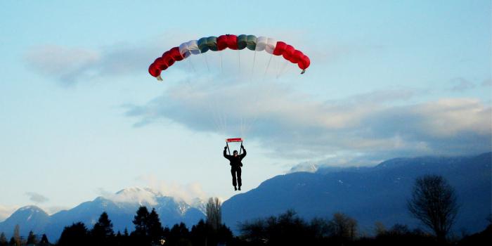 Вышыня першага скачка з парашутам без інструктара ў метрах