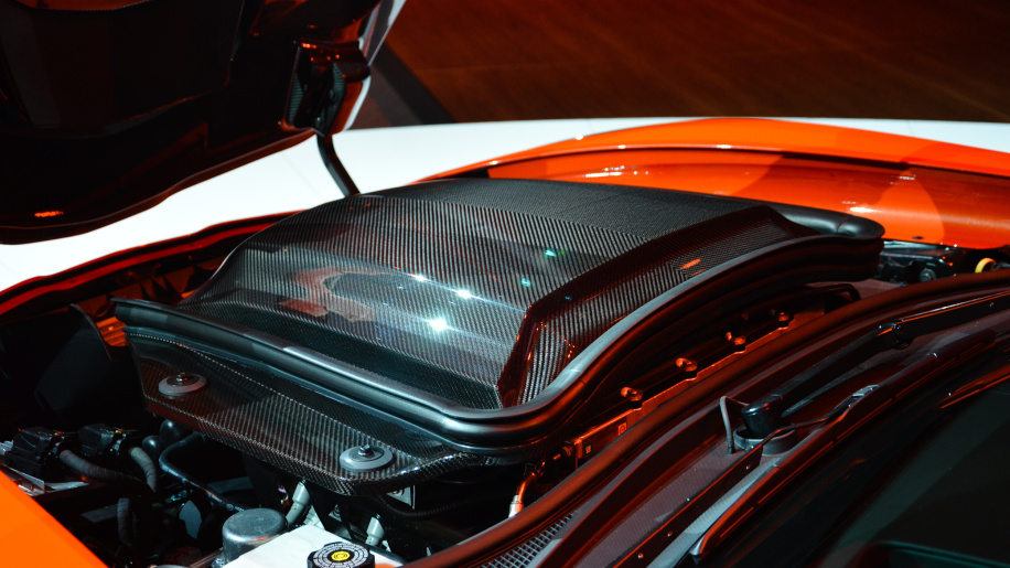 Cover of carbon fiber on the engine