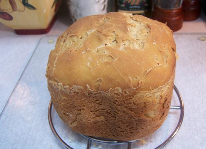 звычайны белы хлеб у хлебопечке