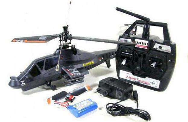 Como controla um helicóptero de brinquedo?