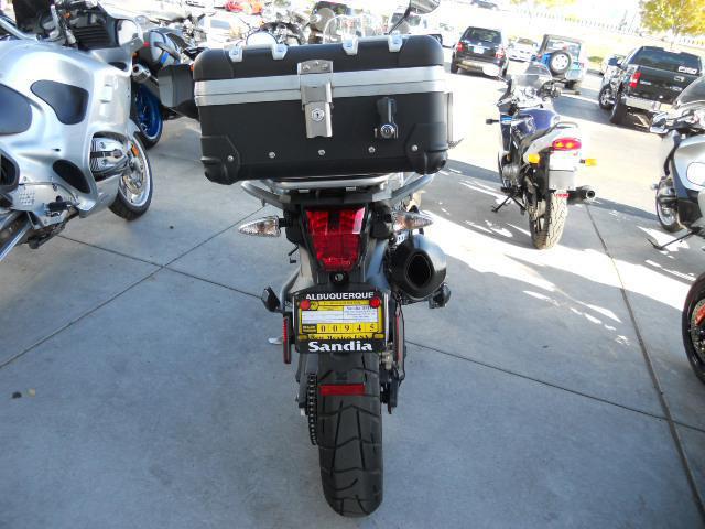 Koffer für Motorrad mit seinen eigenen Händen