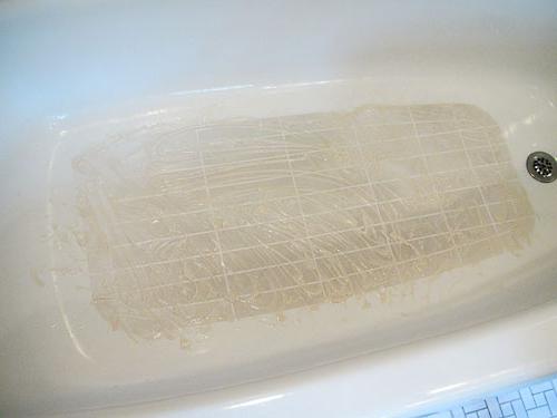 jakim środkiem do mycia akrylową wannę