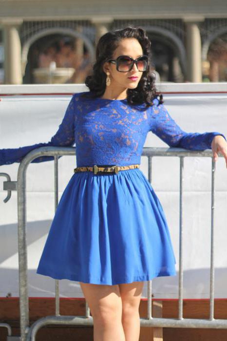 niebieska sukienka z niebieskimi butami zdjęcia