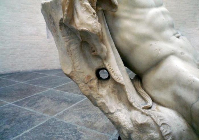 die Statue des schlafenden Satyr