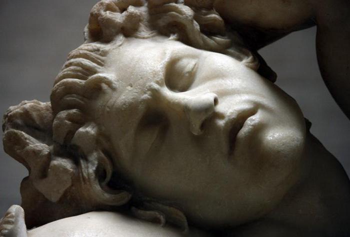 uma estátua de mármore helenística era