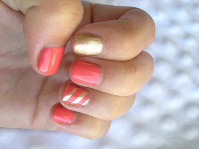 coral manicure with a picture