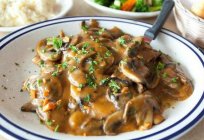 How to cook pork with mushrooms in a pan: recipe