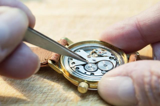 how to open watches to change the battery