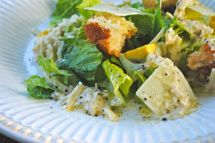 salad with garlic with eggs and cheese