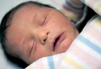 Kruste auf dem Kopf des Neugeborenen: lohnt es sich aufzuregen und wie es zu entfernen?