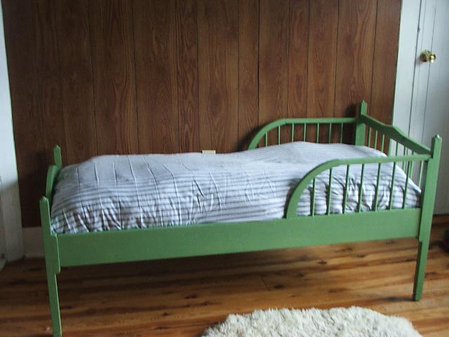 children's bed with a side from 2 years