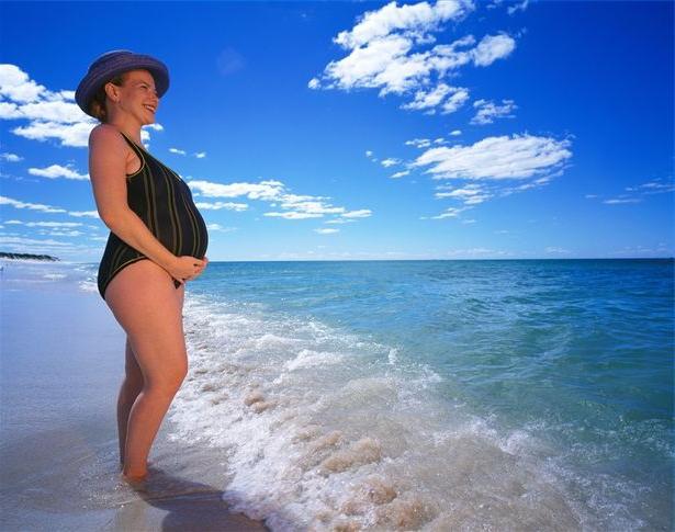 Can pregnant women swim in the sea